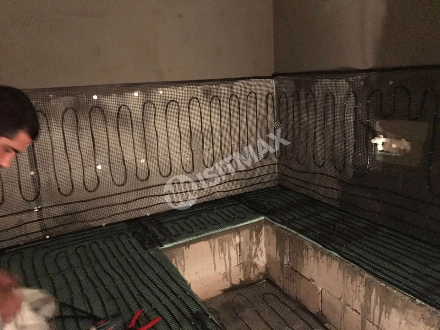 التدفئة الأرضية للحمّام التركي — كابل تسخين 240 W/m² مفروش تحت الرخام